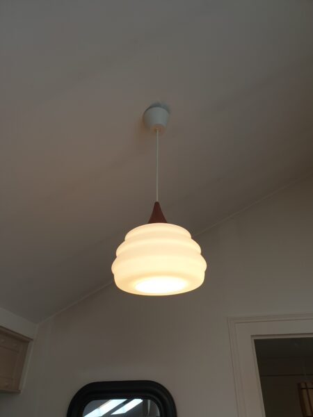 Suspension Philips scandinave en teck et opaline 1960