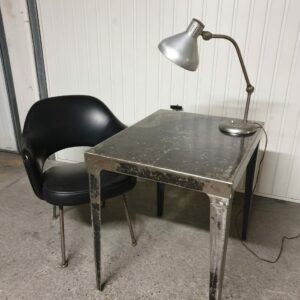 Petite table industrielle métal brossé noir