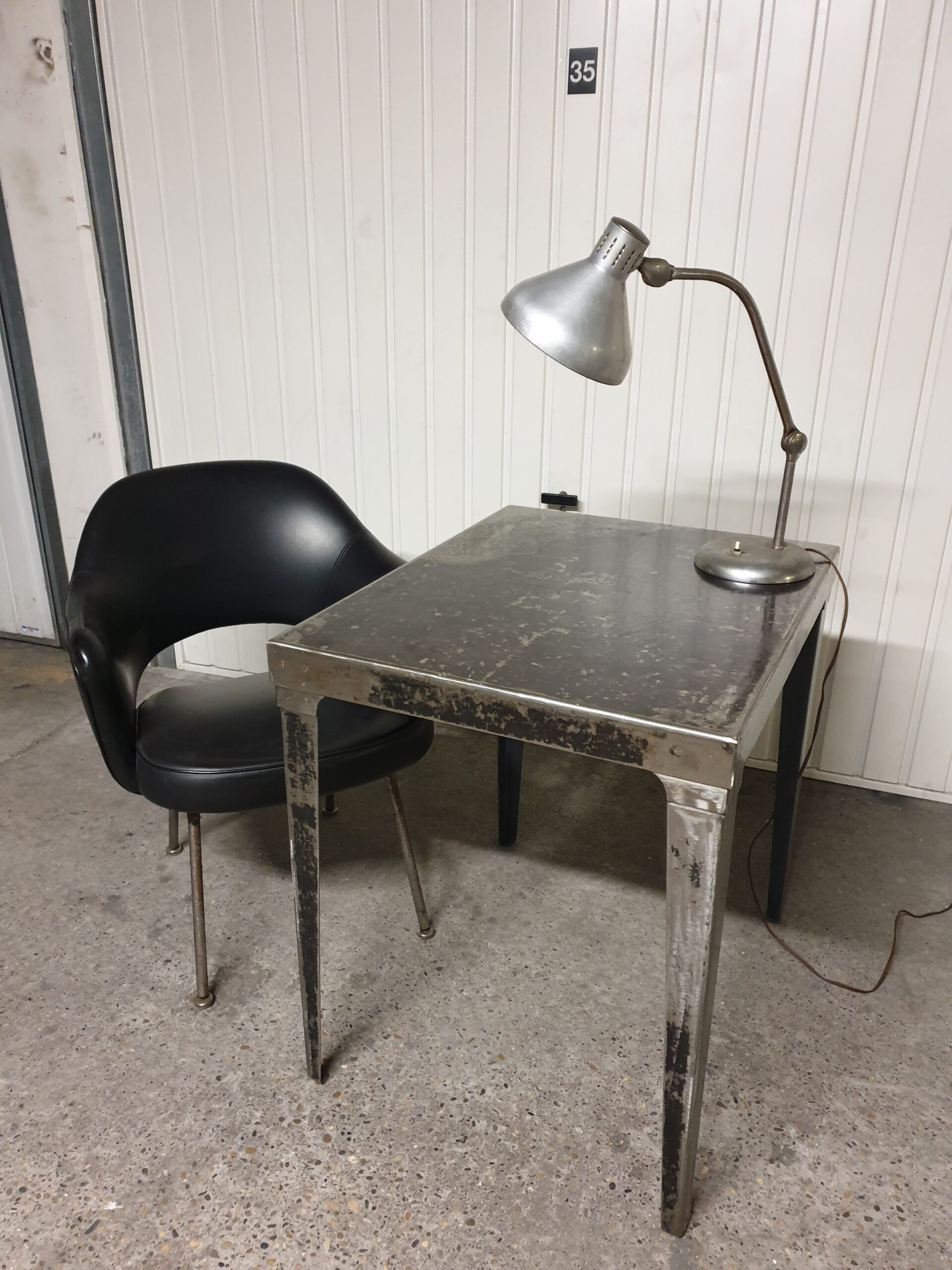 Petite table industrielle métal brossé noir