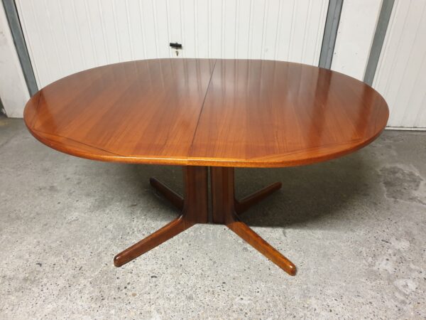 Table scandinave ovale teck 1960