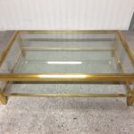 Table basse laiton et verre années 80