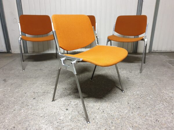 Suite de 4 chaises Piretti Castelli 1970