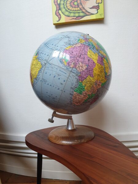 Globe terrestre vintage 1940
