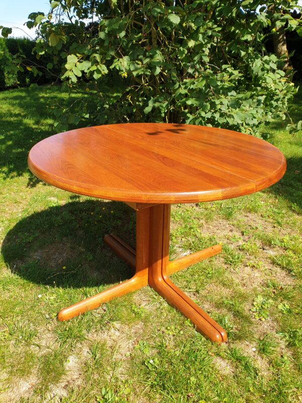 Table ronde design scandinave & pied central vintage années 60