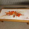 Table basse vintage orme et céramique 70's – Image 2