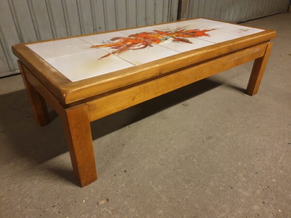 Table basse vintage orme et céramique 70's – Image 6