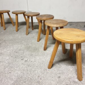 Tabouret tripode en bois Mid-century Le Corbusier