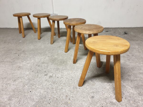 Tabouret tripode en bois Mid-century Le Corbusier
