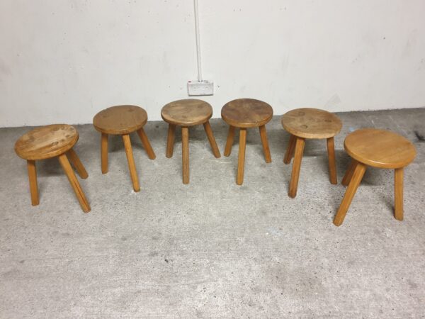 Tabouret tripode en bois Mid-century Le Corbusier – Image 4