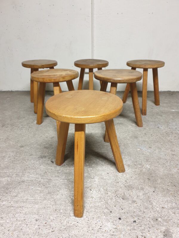 Tabouret tripode en bois Mid-century Le Corbusier – Image 5