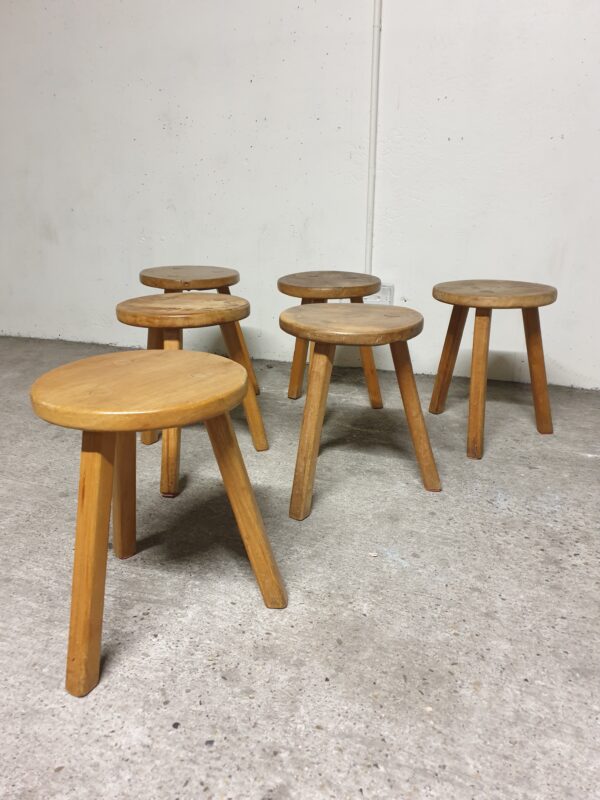 Tabouret tripode en bois Mid-century Le Corbusier – Image 6