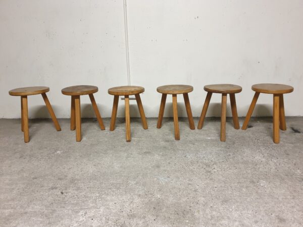 Tabouret tripode en bois Mid-century Le Corbusier – Image 7