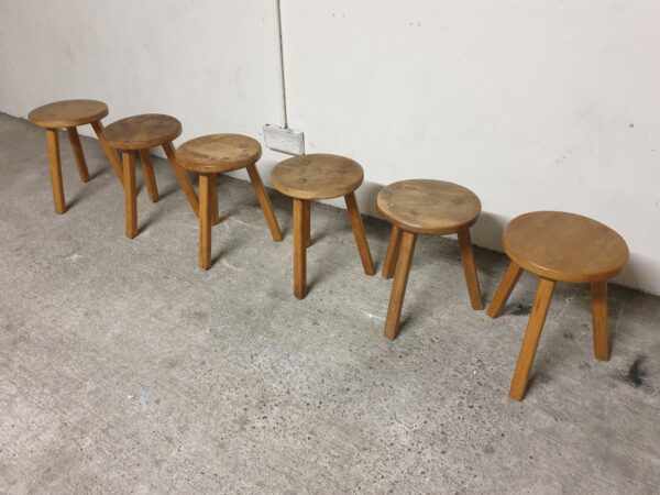 Tabouret tripode en bois Mid-century Le Corbusier – Image 8