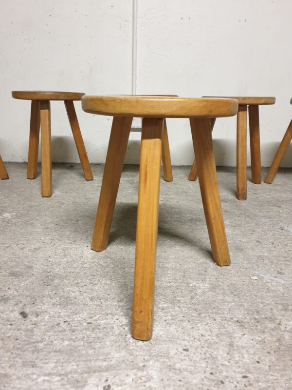 Tabouret tripode en bois Mid-century Le Corbusier – Image 10