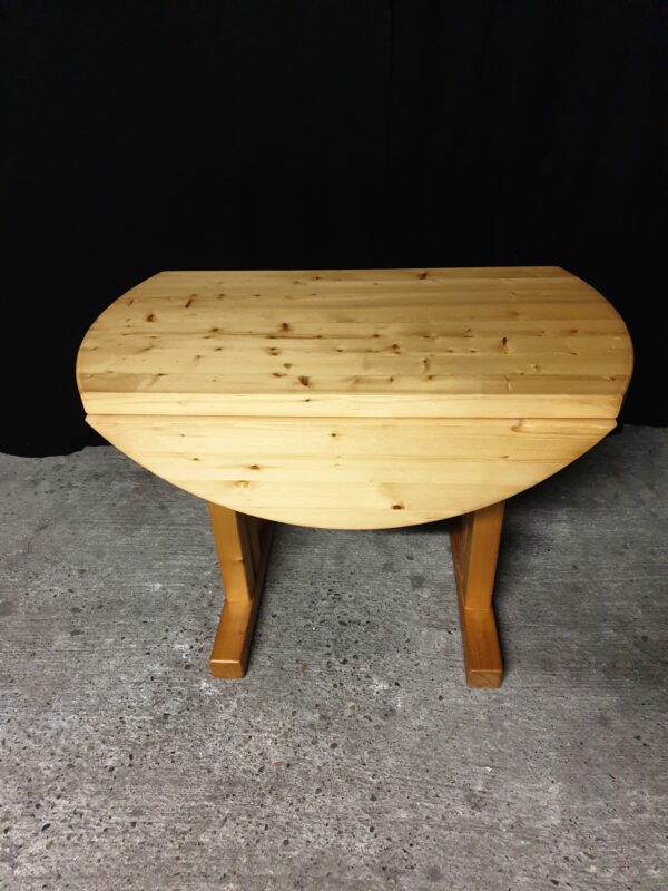 Table à manger ronde Charlotte Perriand Les Arcs vintage en pin des années 60 – Image 5