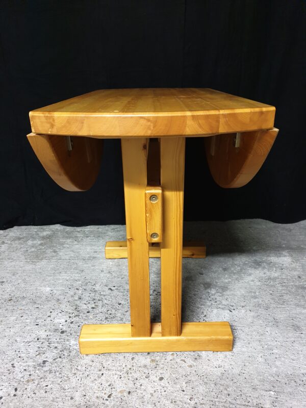 Table à manger ronde Charlotte Perriand Les Arcs vintage en pin des années 60 – Image 4