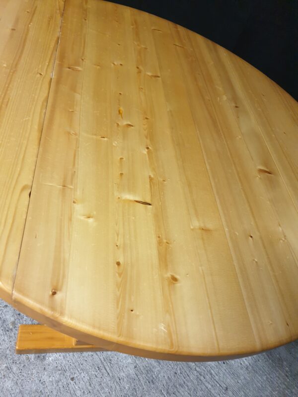 Table à manger ronde Charlotte Perriand Les Arcs vintage en pin des années 60 – Image 2